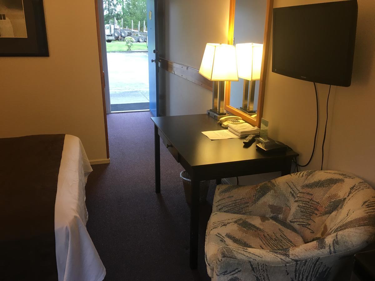 Fuller Lake Chemainus Motel Exterior photo