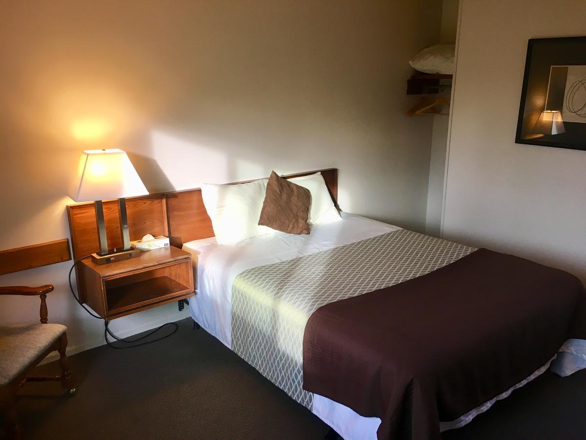 Fuller Lake Chemainus Motel Exterior photo