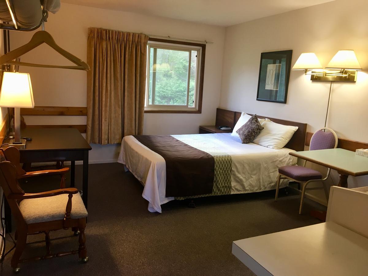 Fuller Lake Chemainus Motel Exterior photo